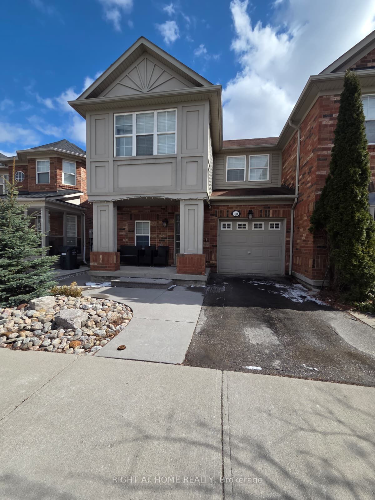 1156 Riddell Crescent