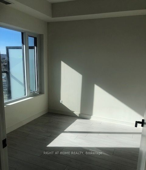 8010 Derry Road W 1105