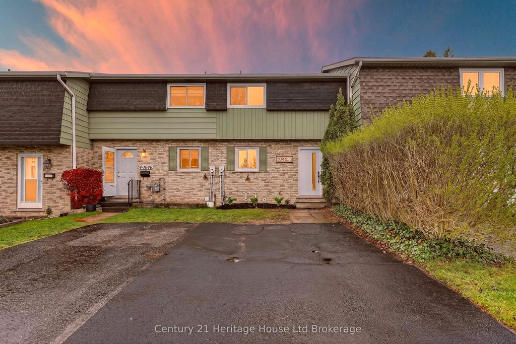 Photo of 1040 Canfield Crescent #3, Woodstock, ON N4S 8P3 (MLS # X13063642)