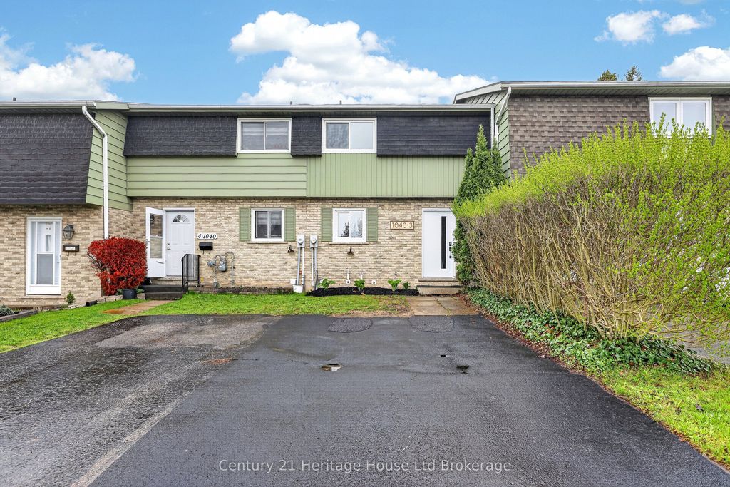 Photo of 1040 Canfield Crescent #3, Woodstock, ON N4S 8P3 (MLS # X13063642)