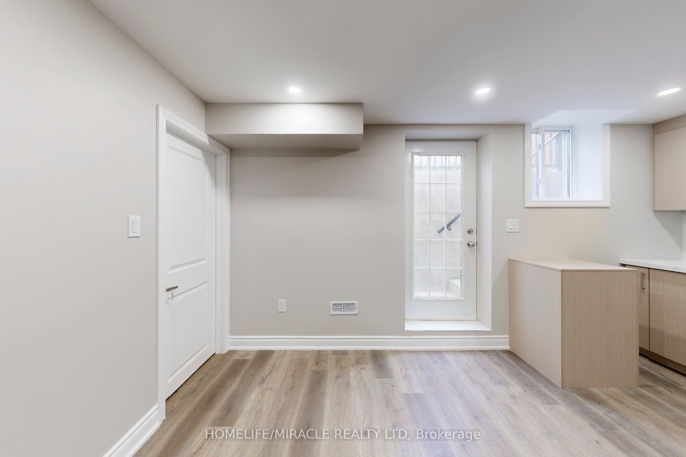 328 Dalgleish Gardens Bsmnt