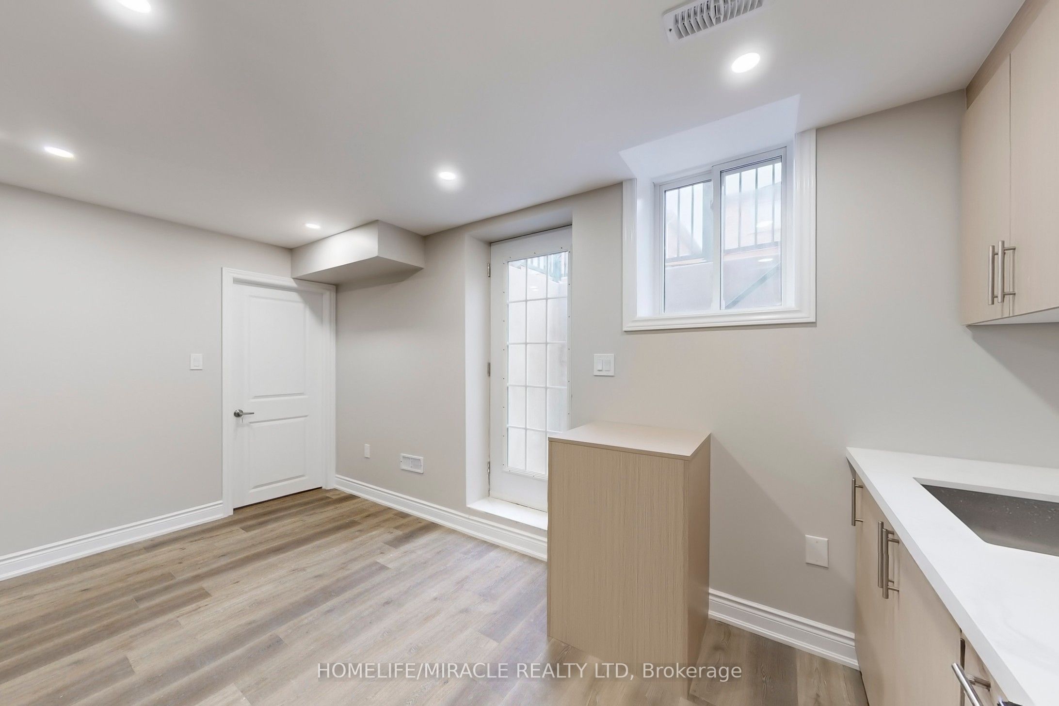 328 Dalgleish Gardens Bsmnt