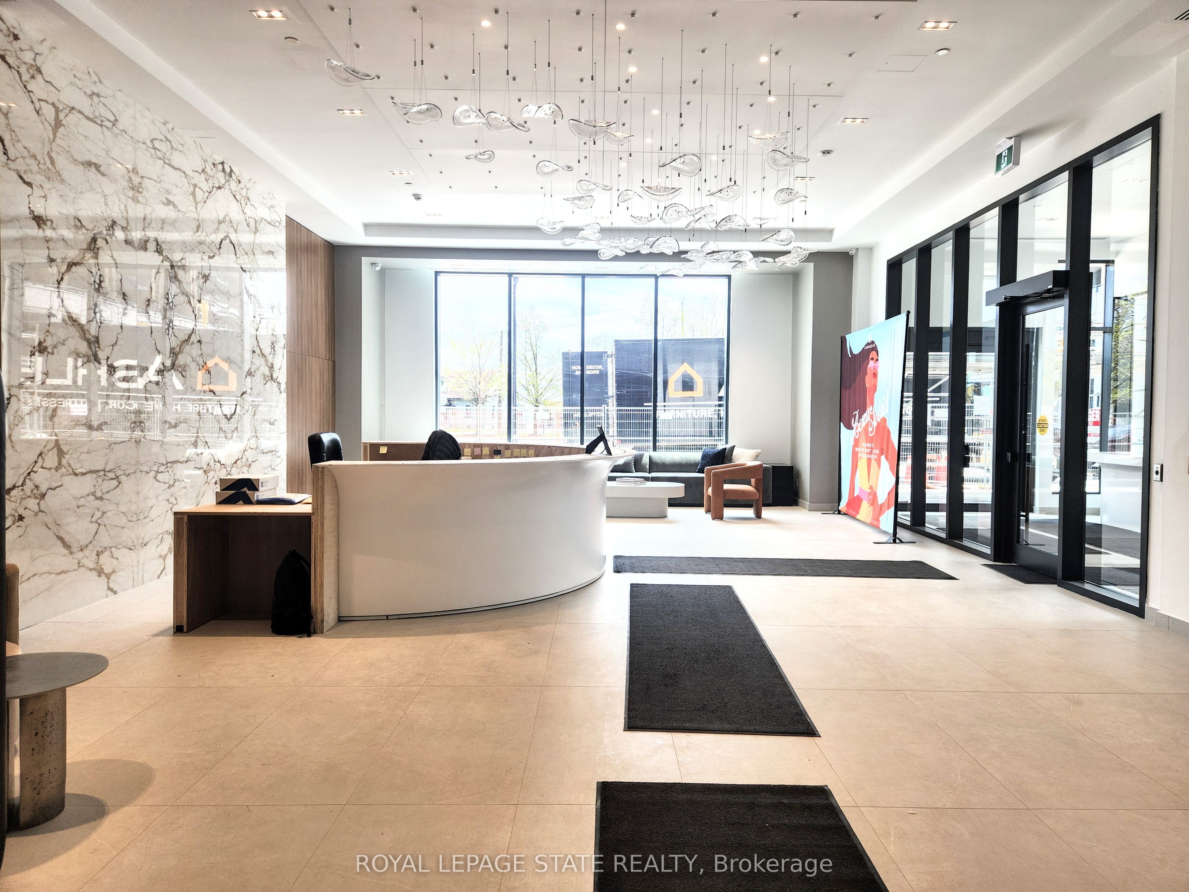 2075 Lakeshore Road 1006
