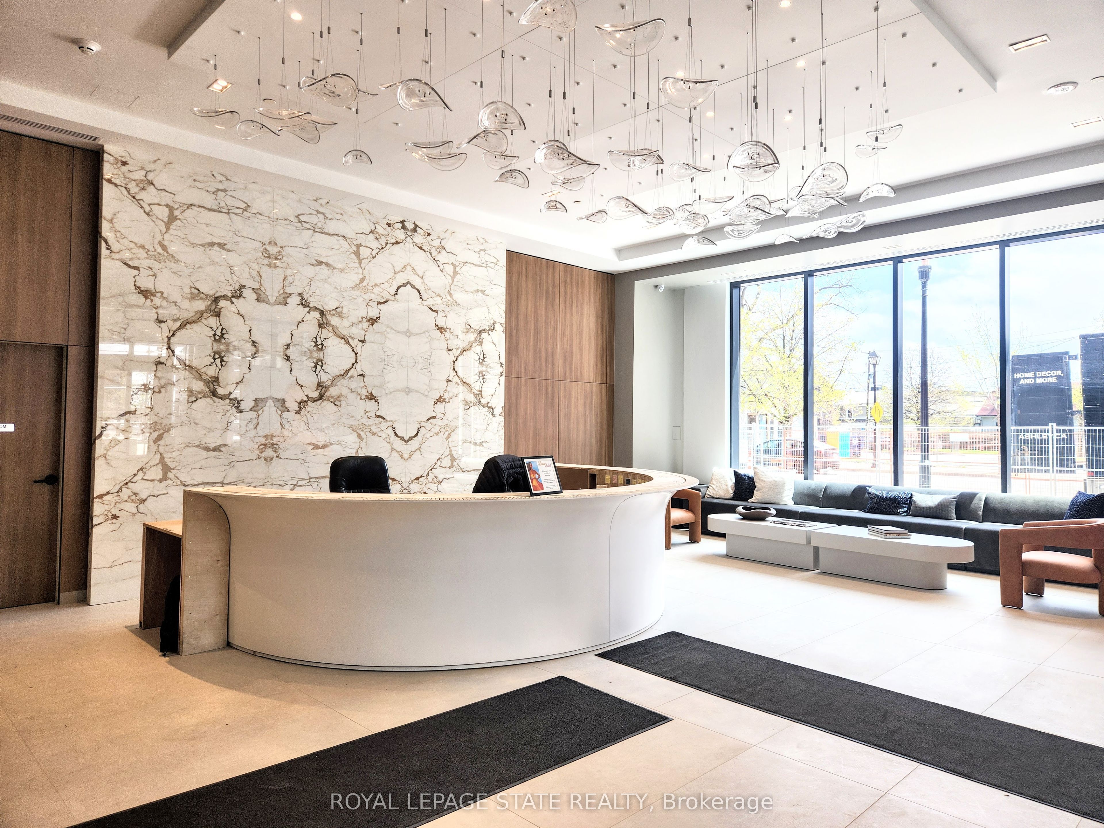2075 Lakeshore Road 1006