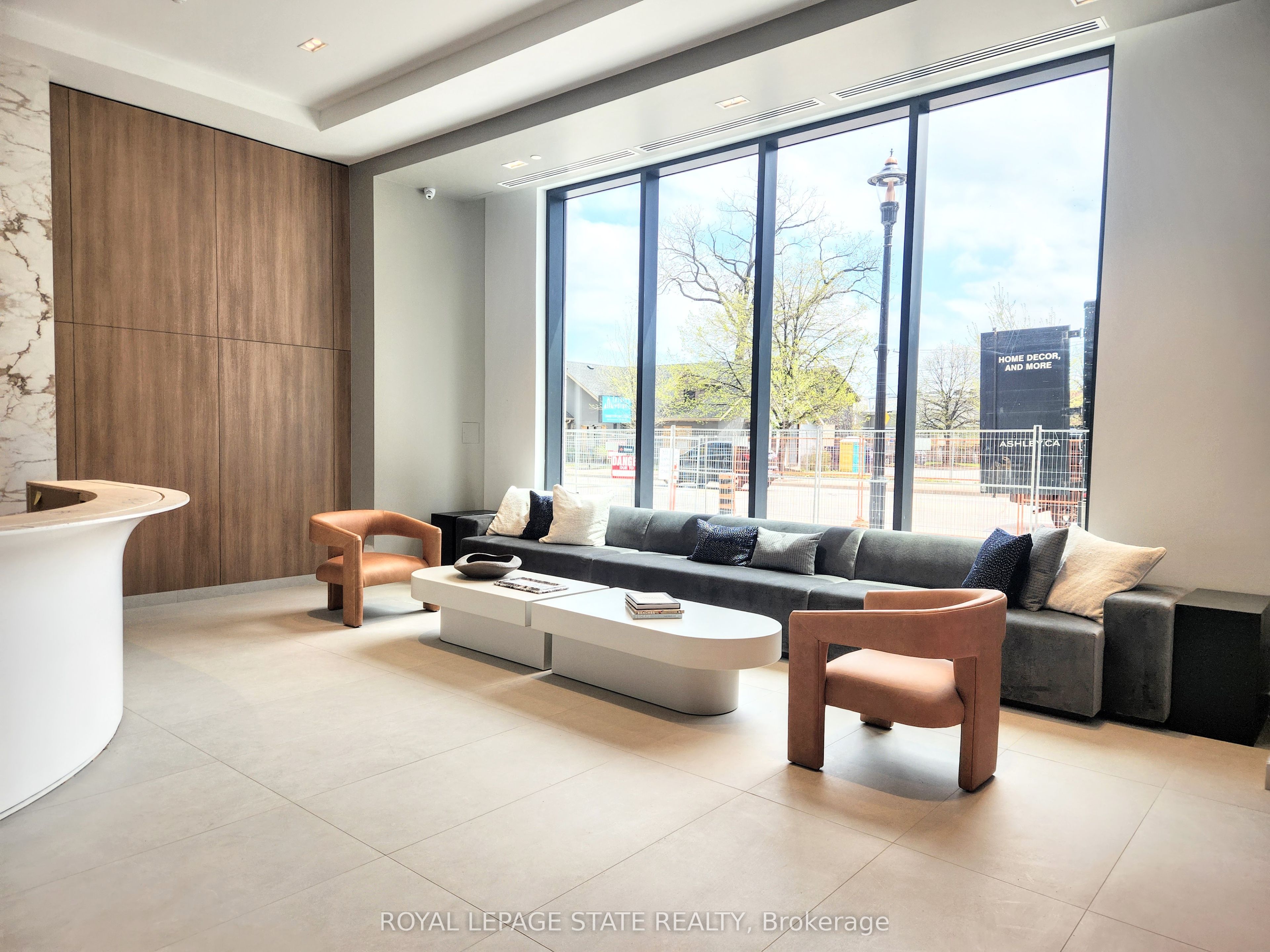 2075 Lakeshore Road 1006