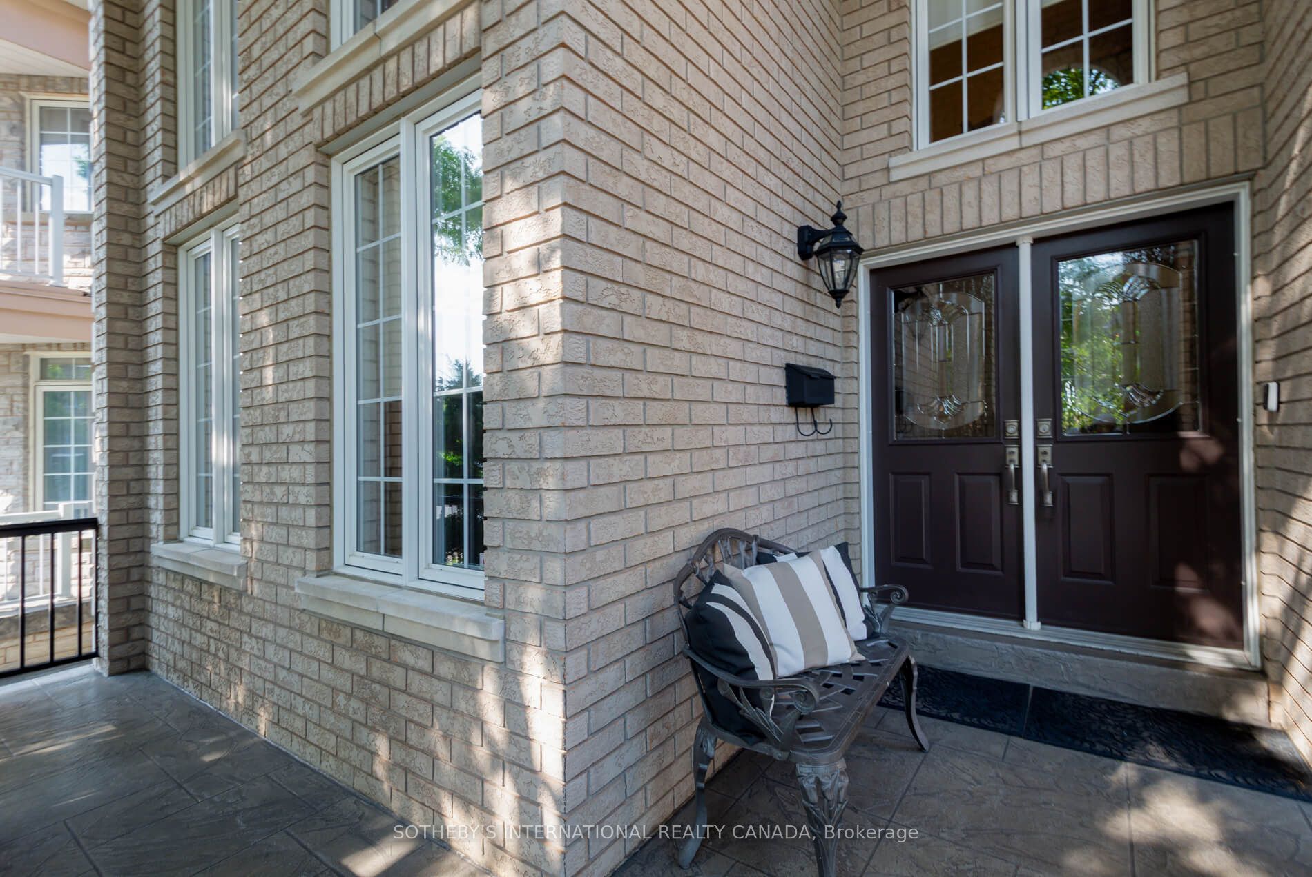 16 Saint Clare Boulevard