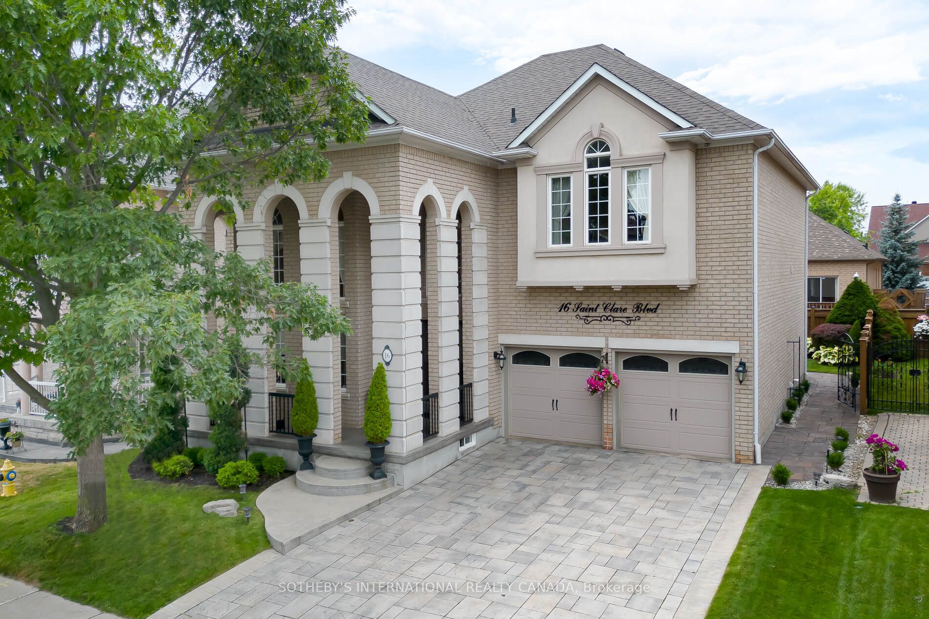 16 Saint Clare Boulevard