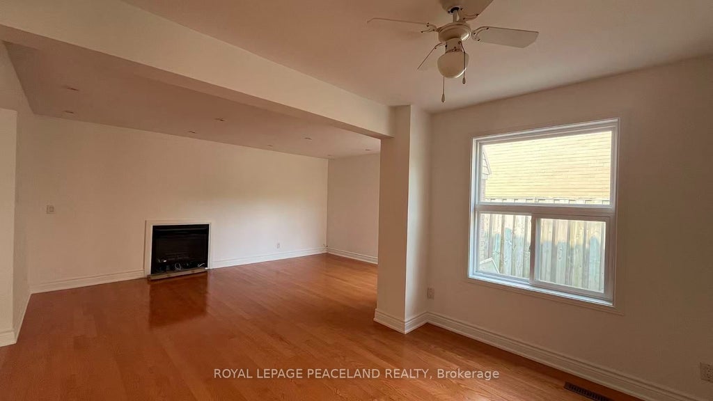 Photo of 711 Irwin Crescent, Newmarket, ON L3Y 5A4 (MLS # N13580740)