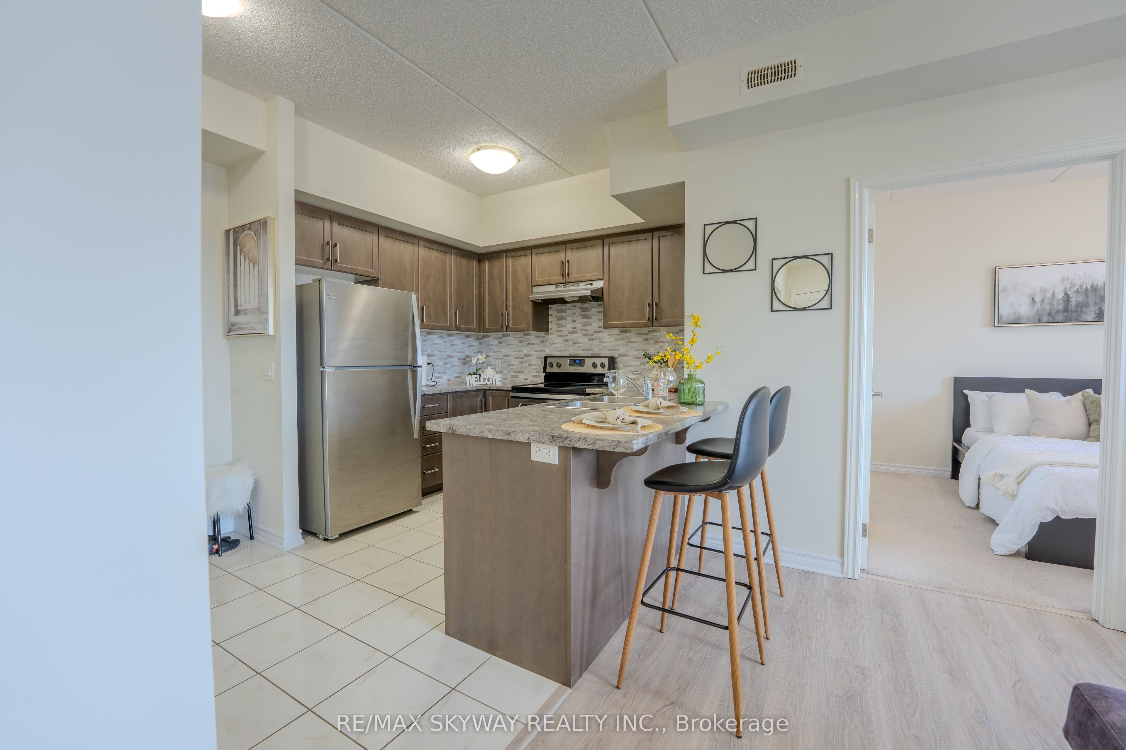 640 Sauve Street 420