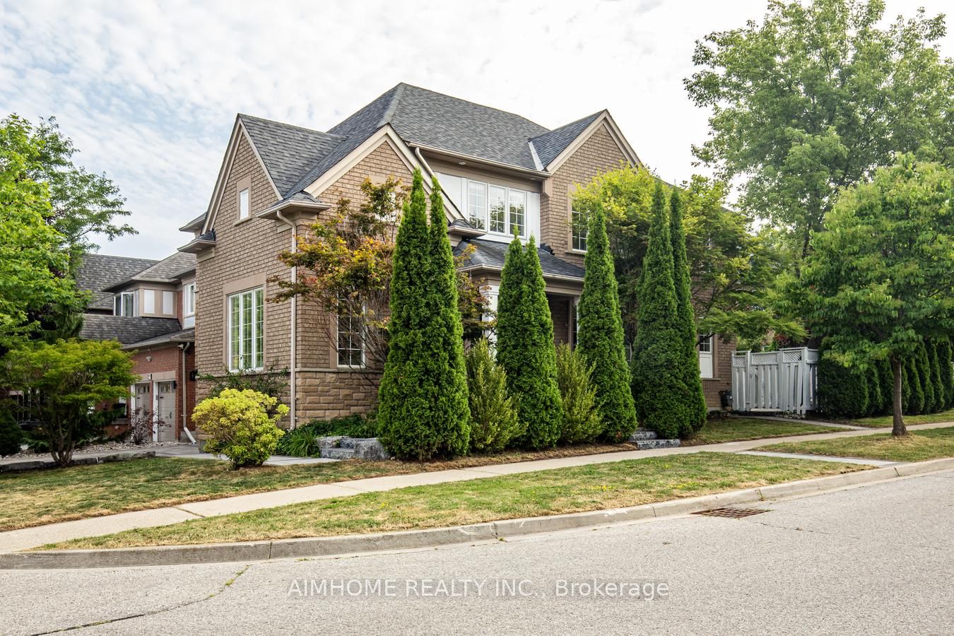 31 Courtney Crescent
