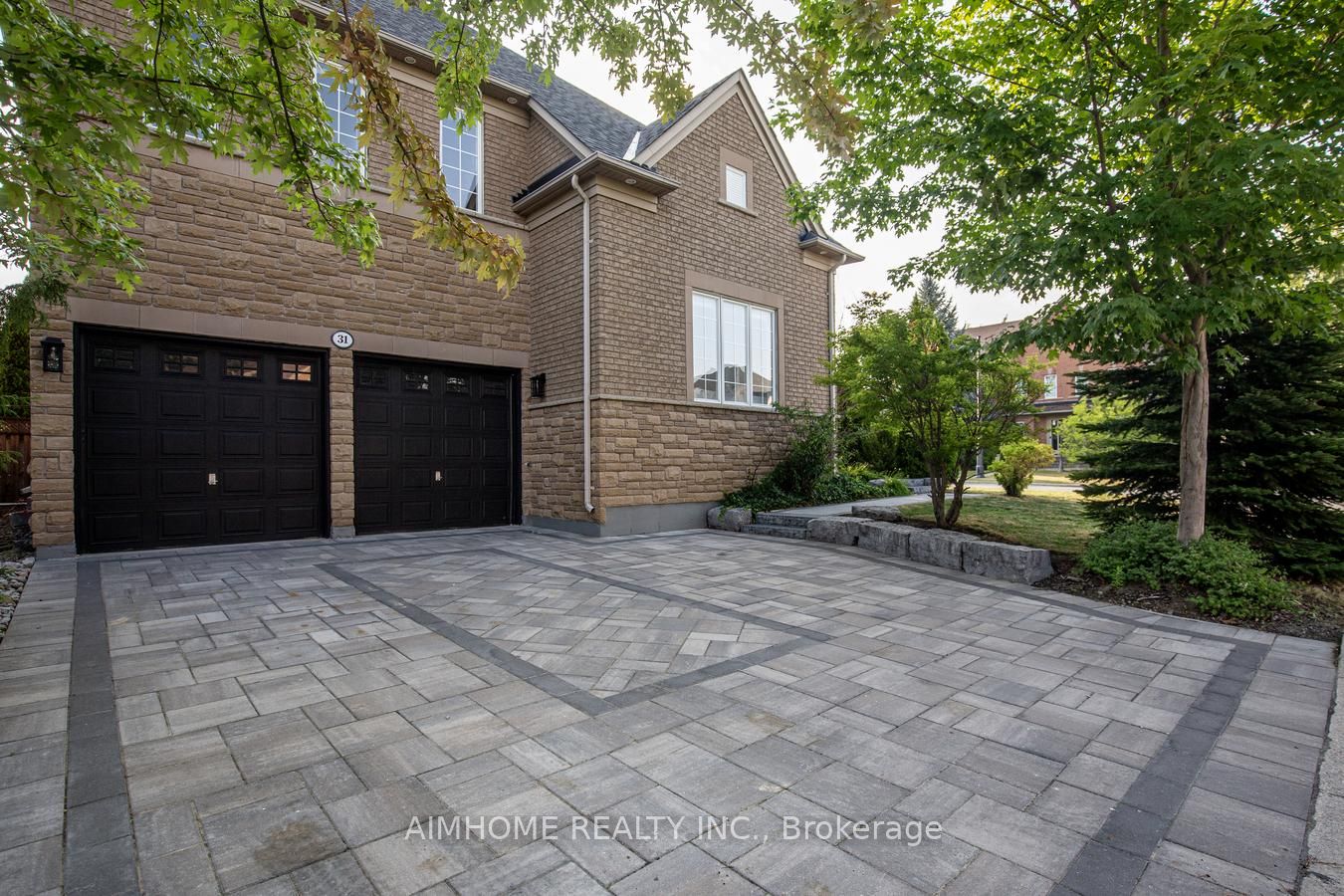 31 Courtney Crescent