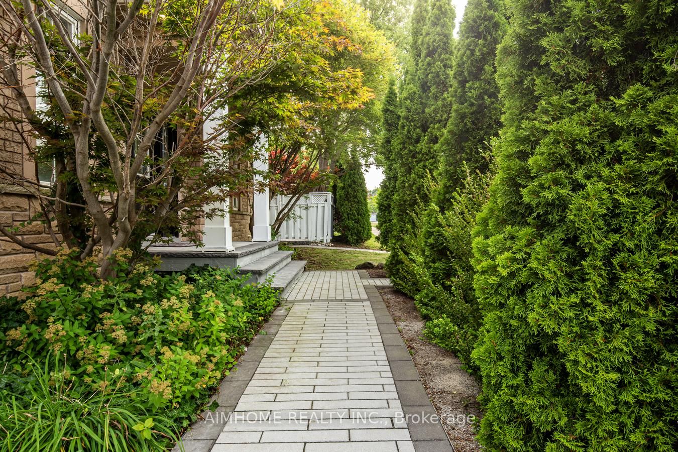 31 Courtney Crescent