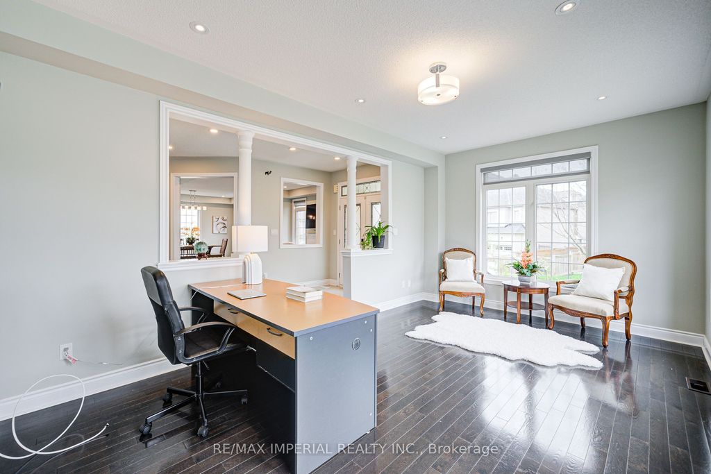 Photo of 982 Wilbur Pipher Circle, Newmarket, ON L3X 0B8 (MLS # N12661114)