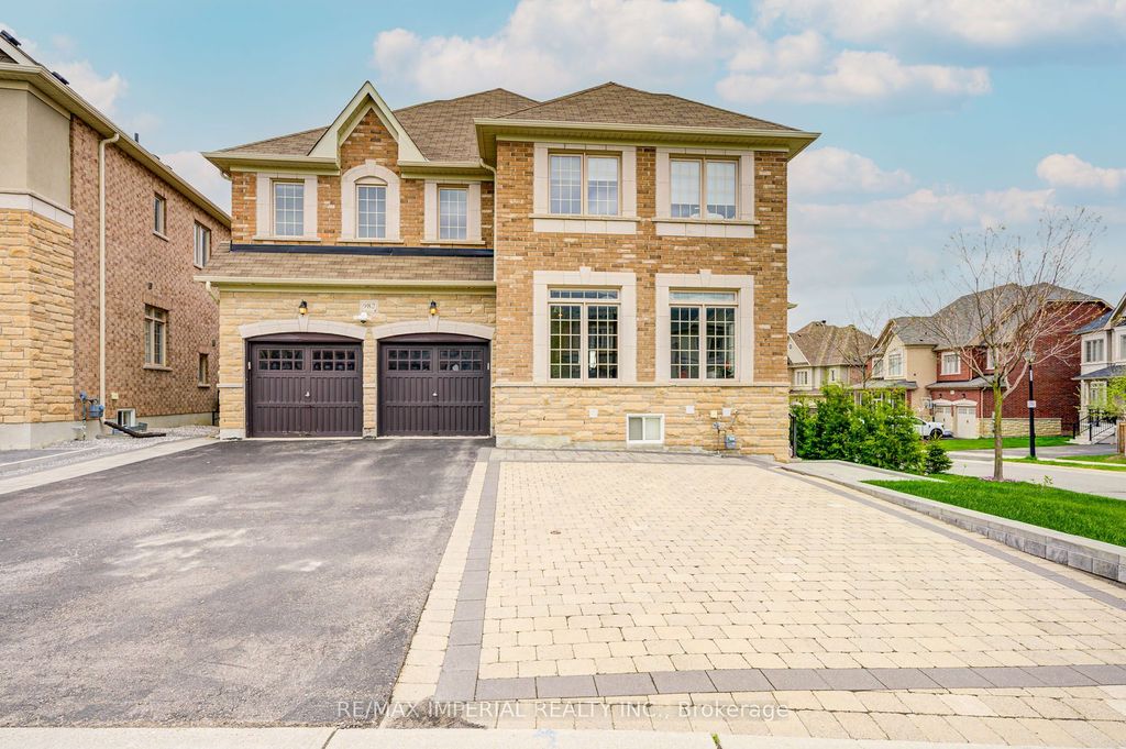 Photo of 982 Wilbur Pipher Circle, Newmarket, ON L3X 0B8 (MLS # N12661114)