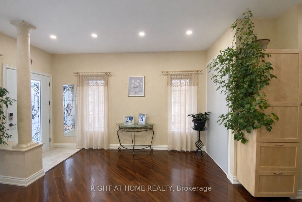 Photo of 4 Forest Run Boulevard, Vaughan, ON L4K 5J8 (MLS # N12704588)