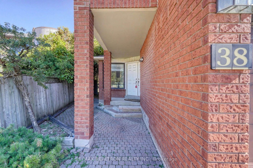 Photo of 38 Kimbergate Way, Vaughan, ON L4J 6R4 (MLS # N14041042)