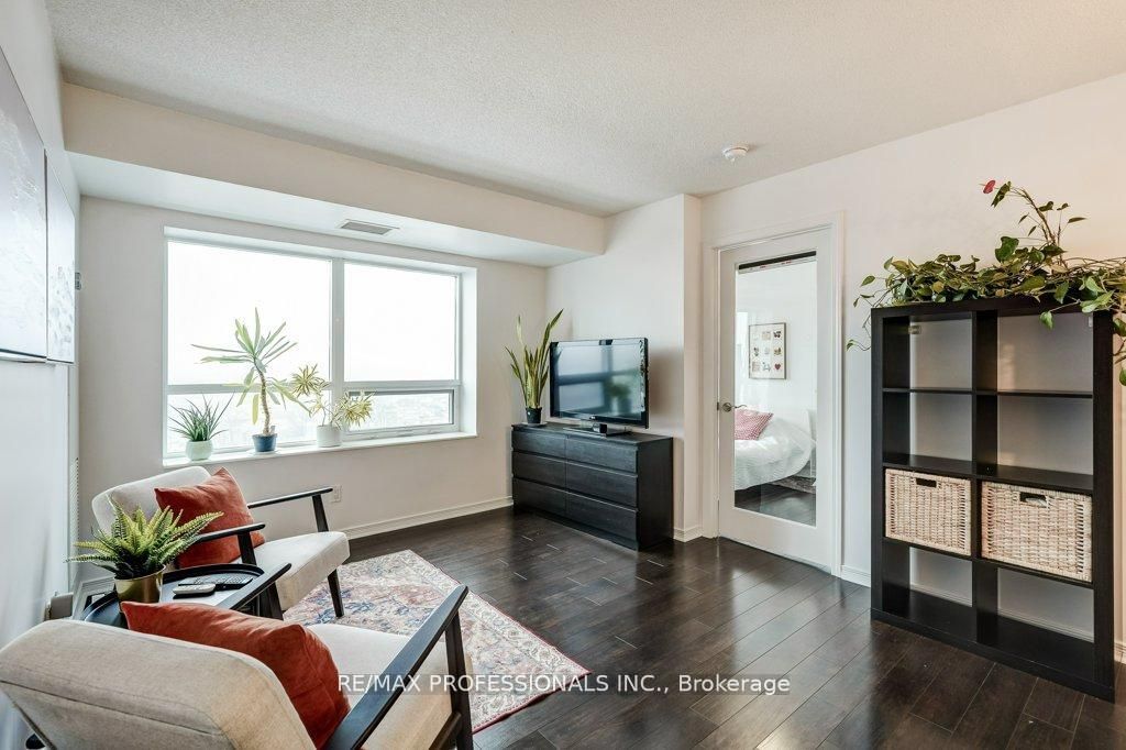 60 Heintzman Street 930