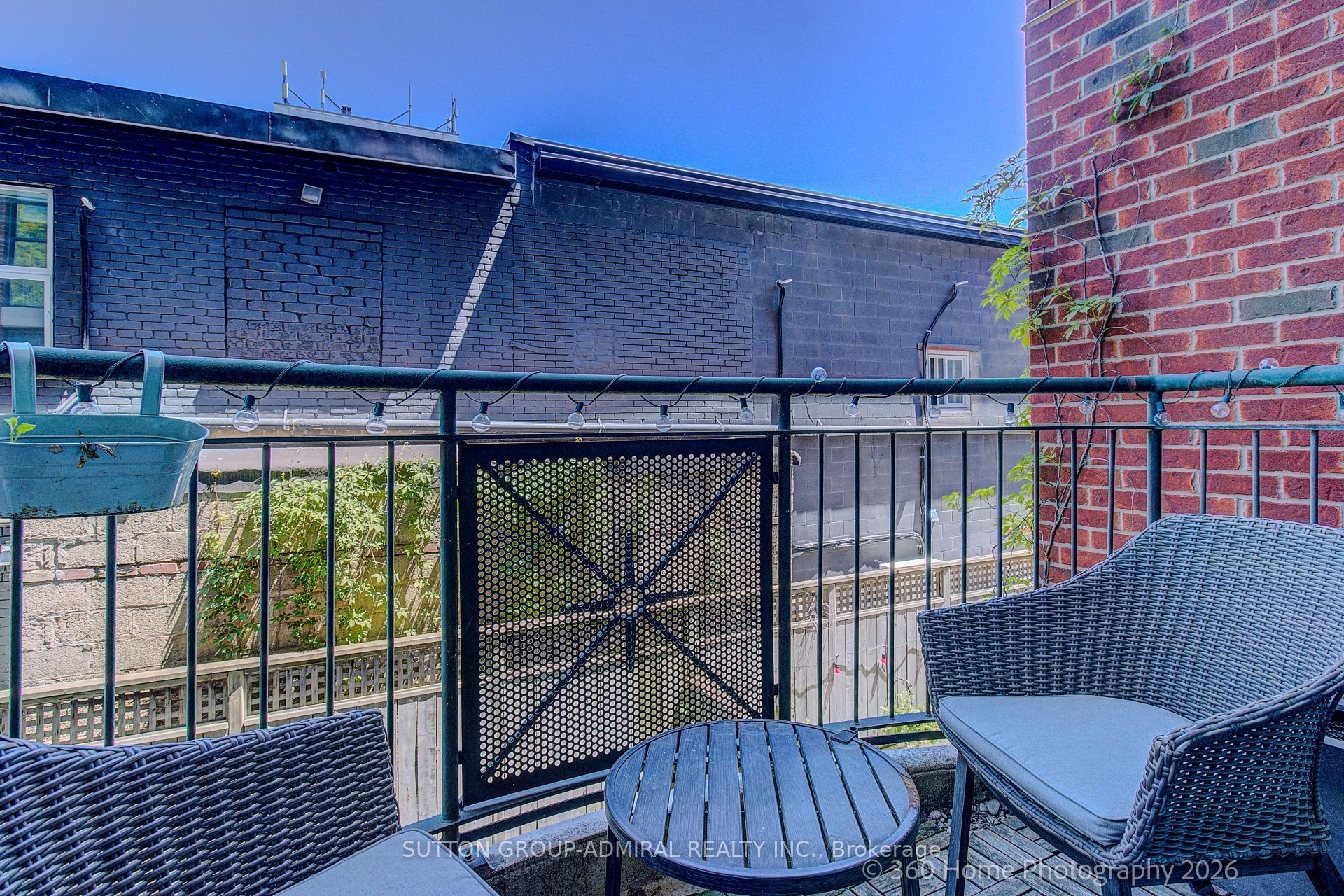 901 Queen Street W 208