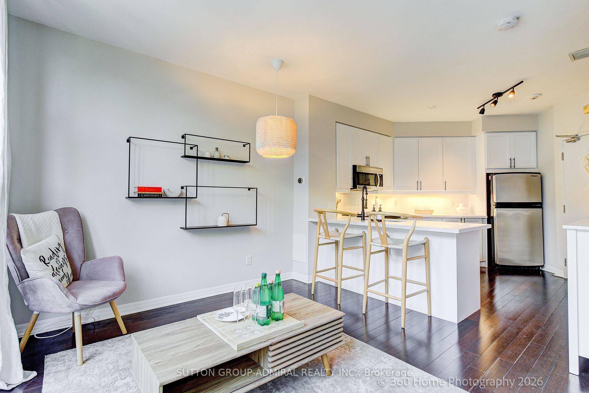 901 Queen Street W 208