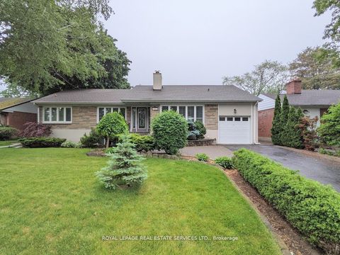 1602 Lincolnshire Boulevard Mississauga ON L5E 2S7