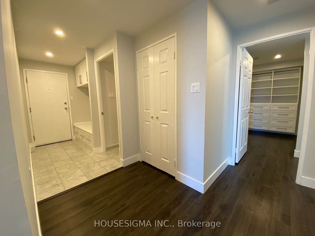 Photo of 33 University Avenue #1603, Toronto, ON M5J 2S7 (MLS # C12821542)