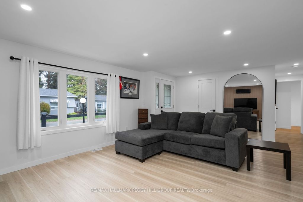 Photo of 15 Cherrywood Lane, Innisfil, ON L9S 1M9 (MLS # N13025544)