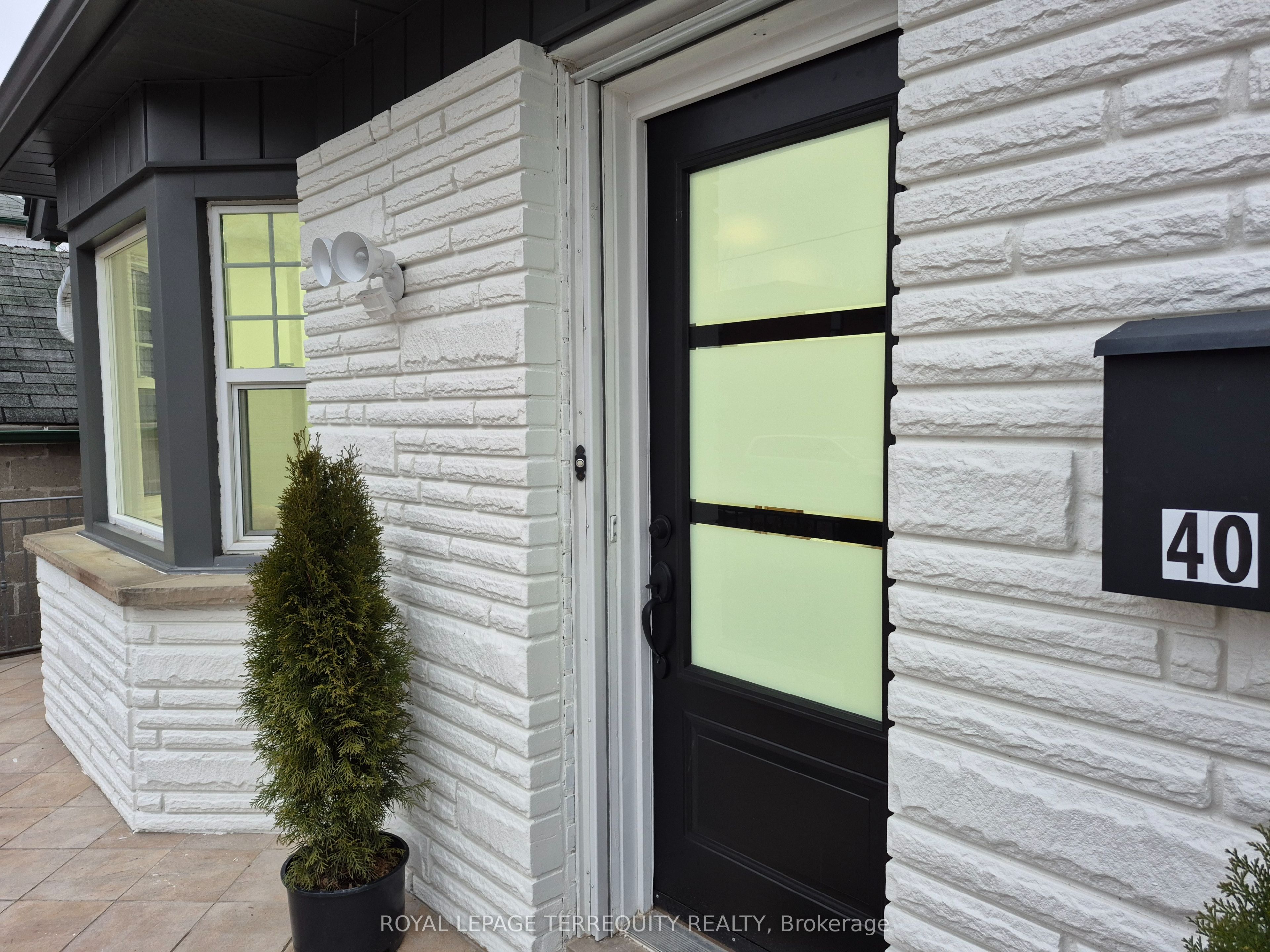 40 Leroy Avenue