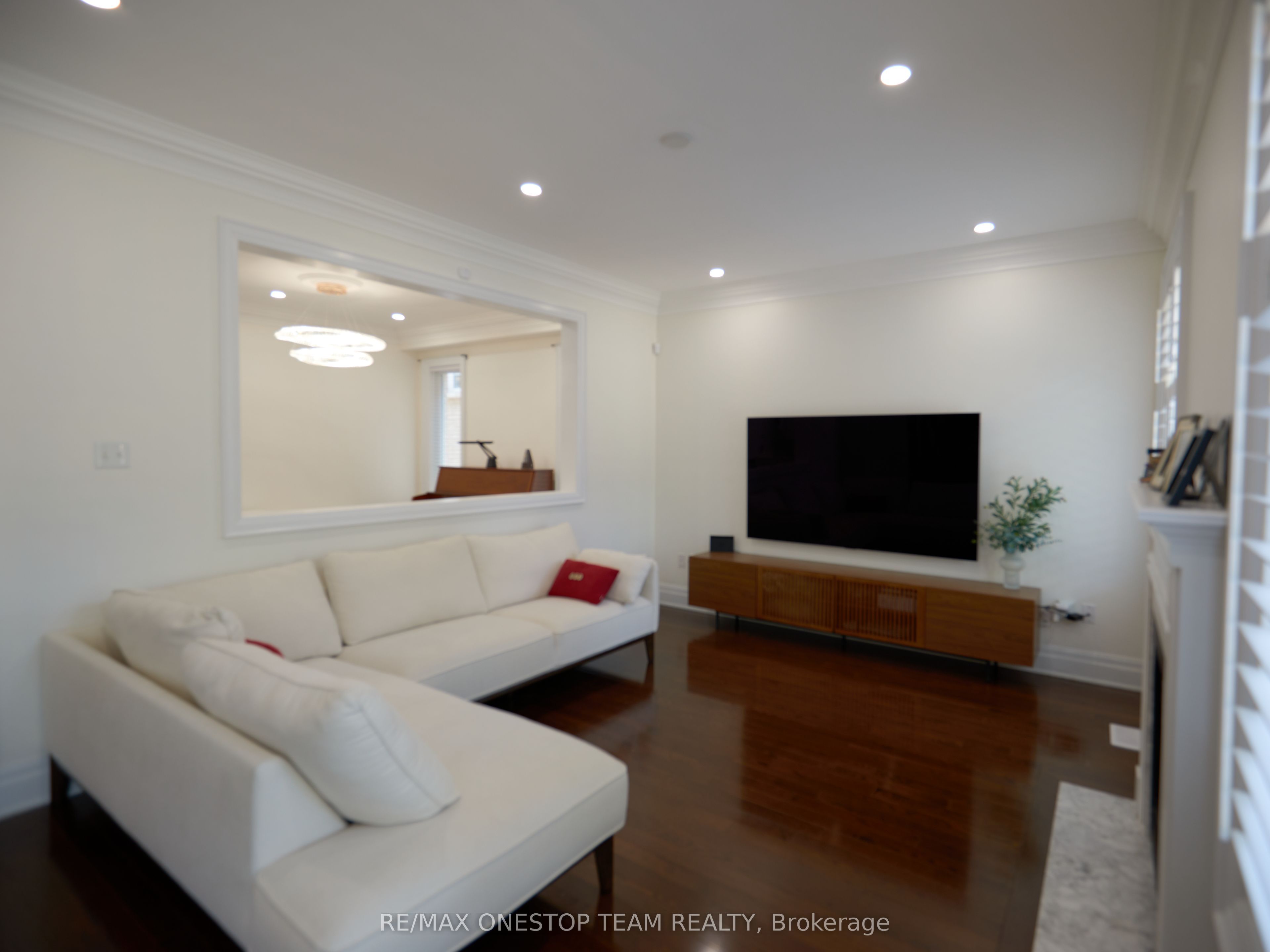 2461 North Ridge Trail