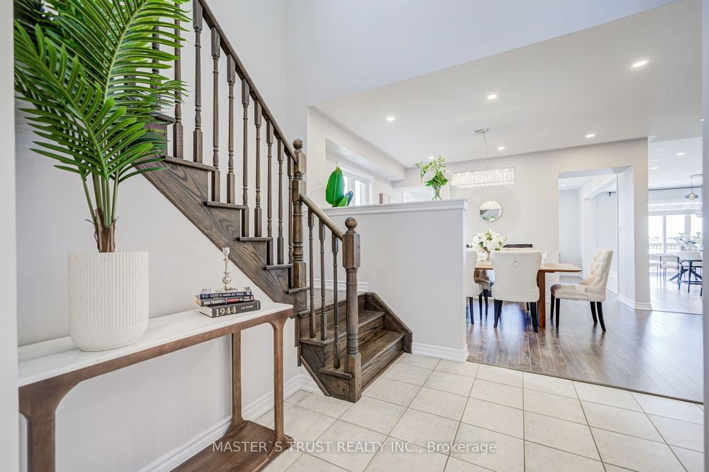Photo of 137 Brookview Drive, Bradford West Gwillimbury, ON L3Z 0R9 (MLS # N13028260)
