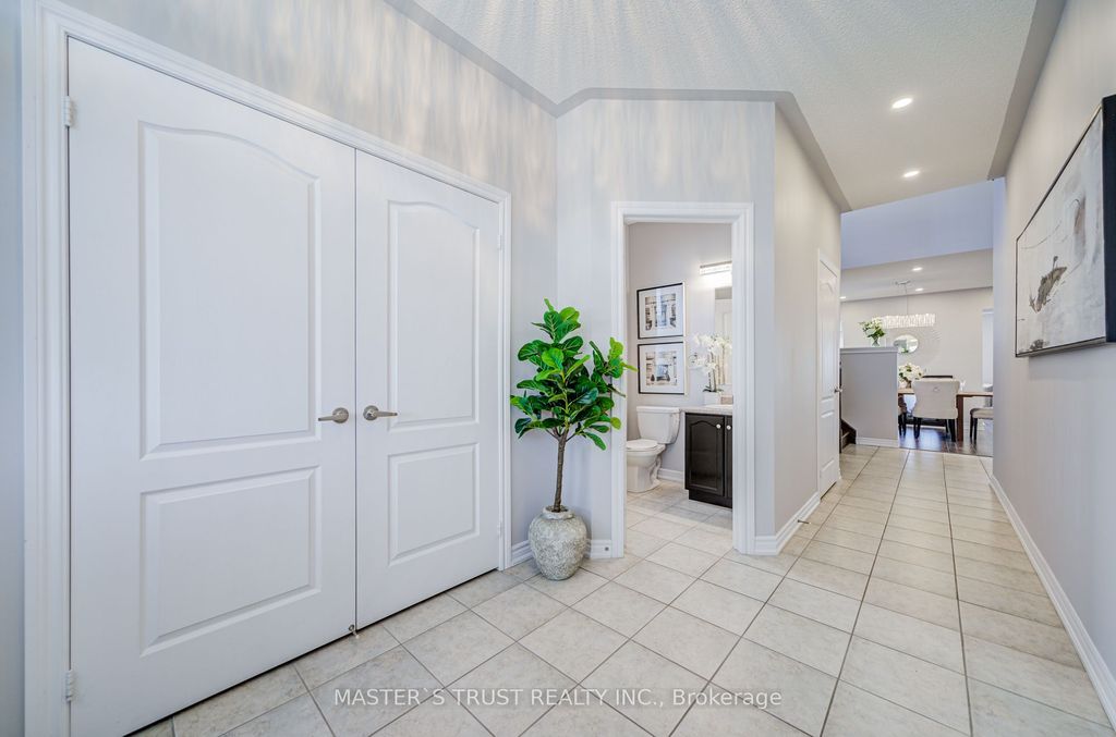 Photo of 137 Brookview Drive, Bradford West Gwillimbury, ON L3Z 0R9 (MLS # N13028260)
