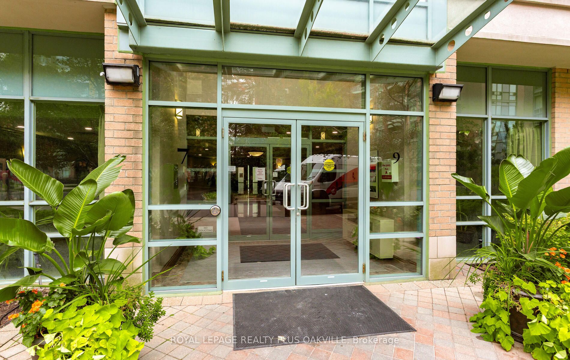 7 Michael Power Place LPH07