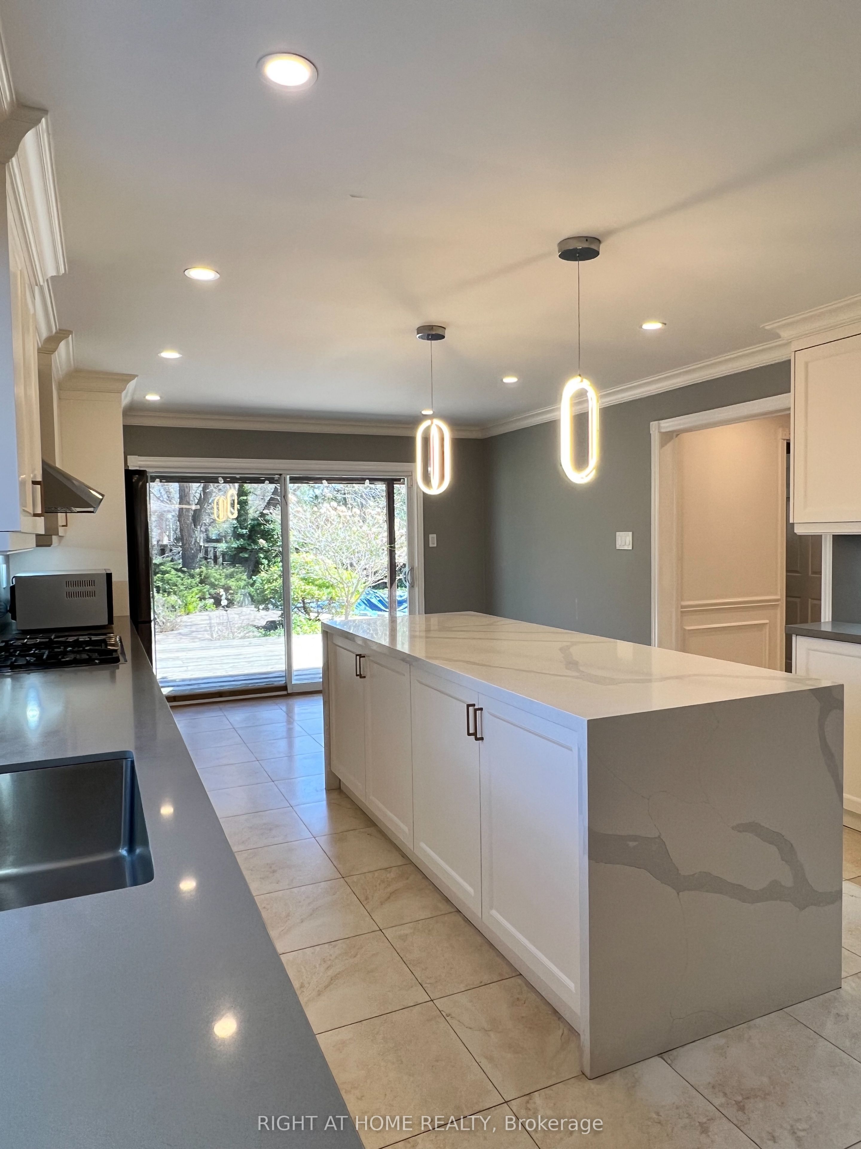8 Delhi Crescent