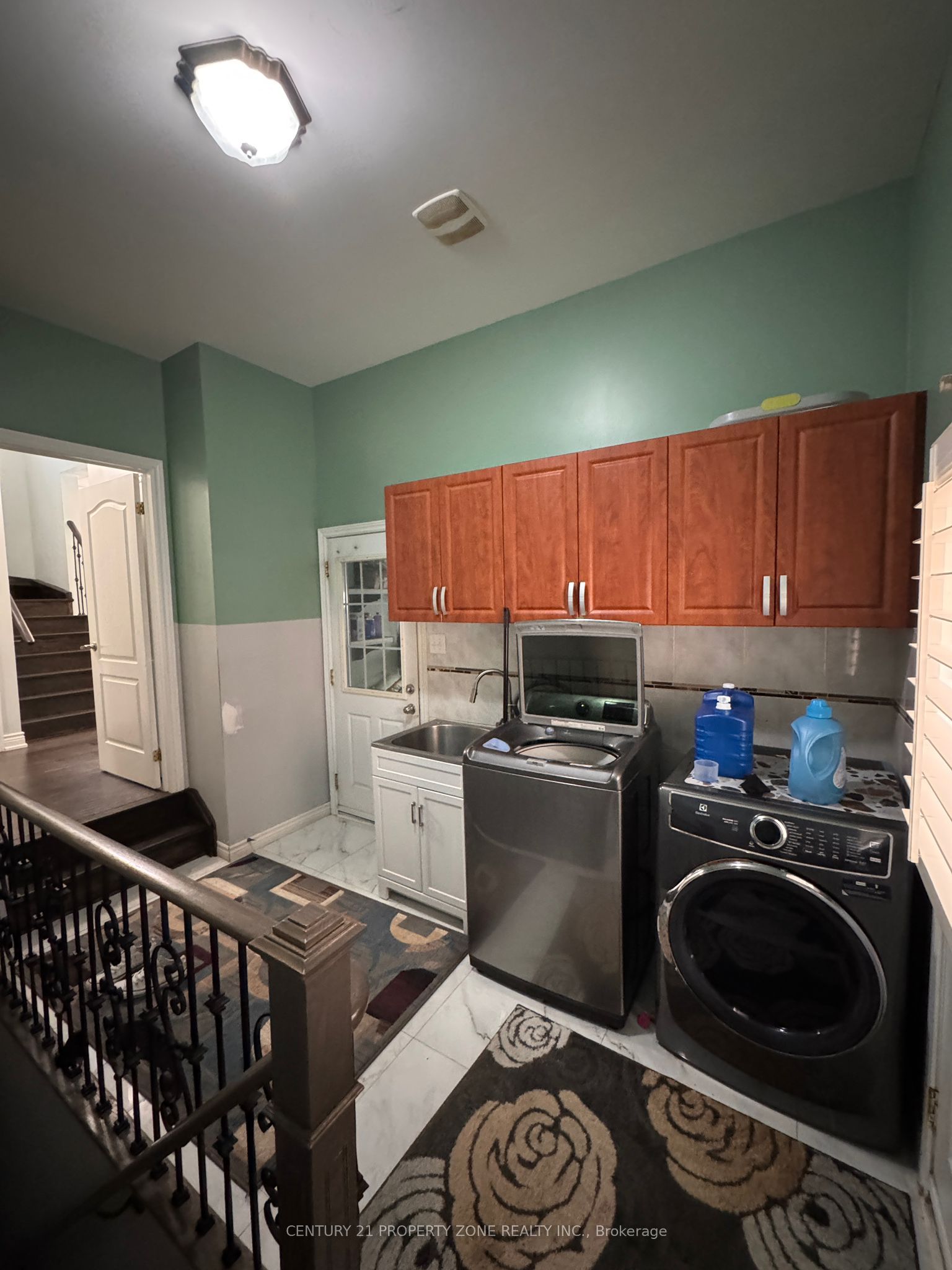 33 Gamson Crescent Master bedroom