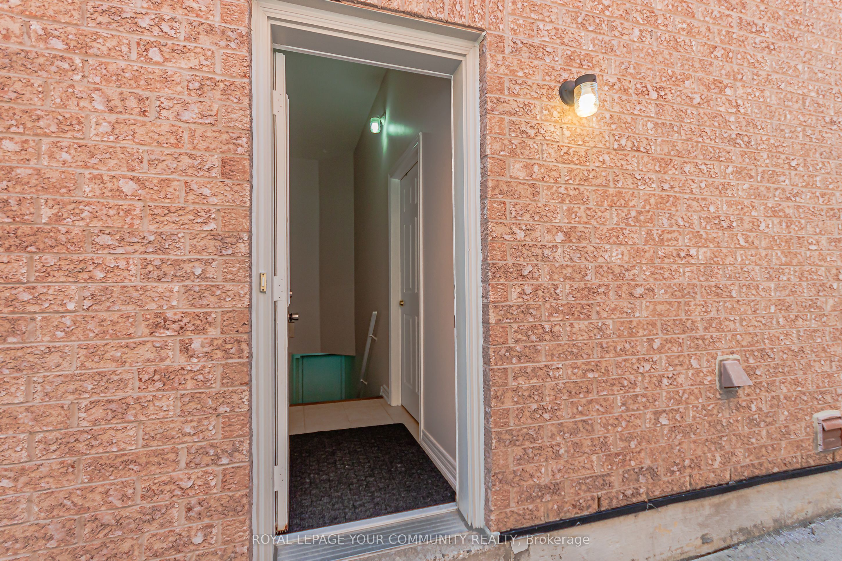 6 Round Hill Court S Basement