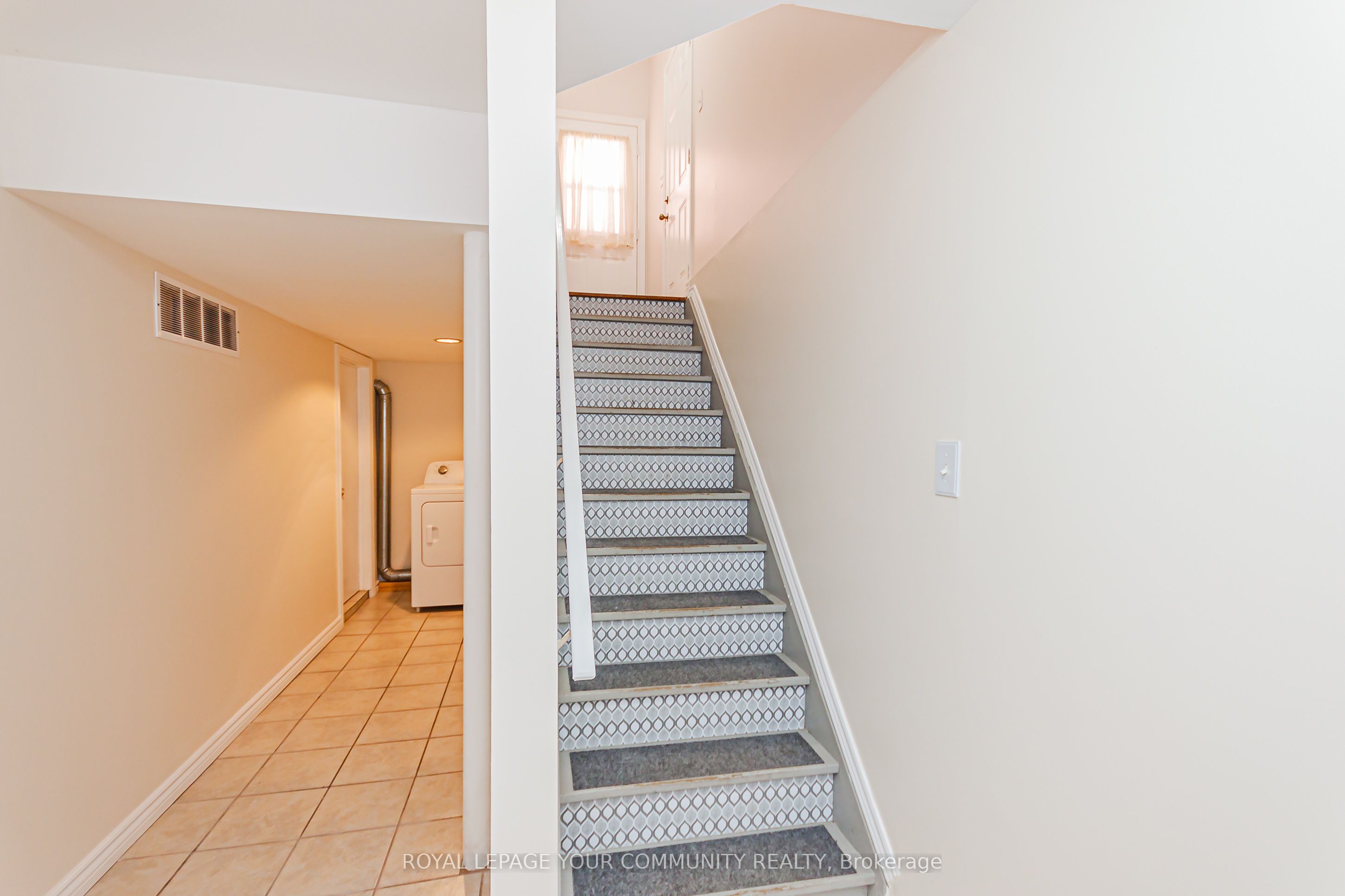 6 Round Hill Court S Basement
