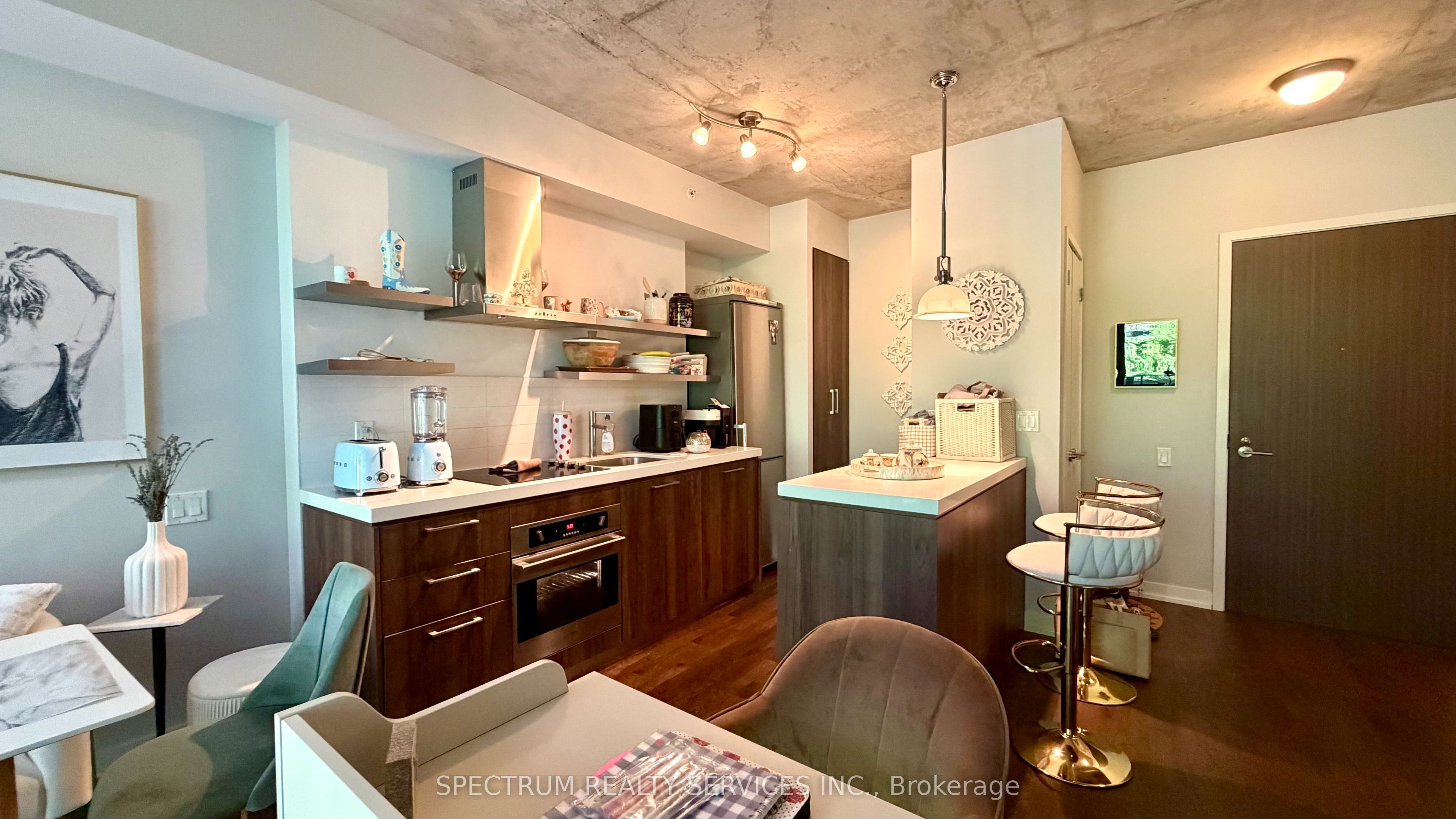 560 King Street W 201