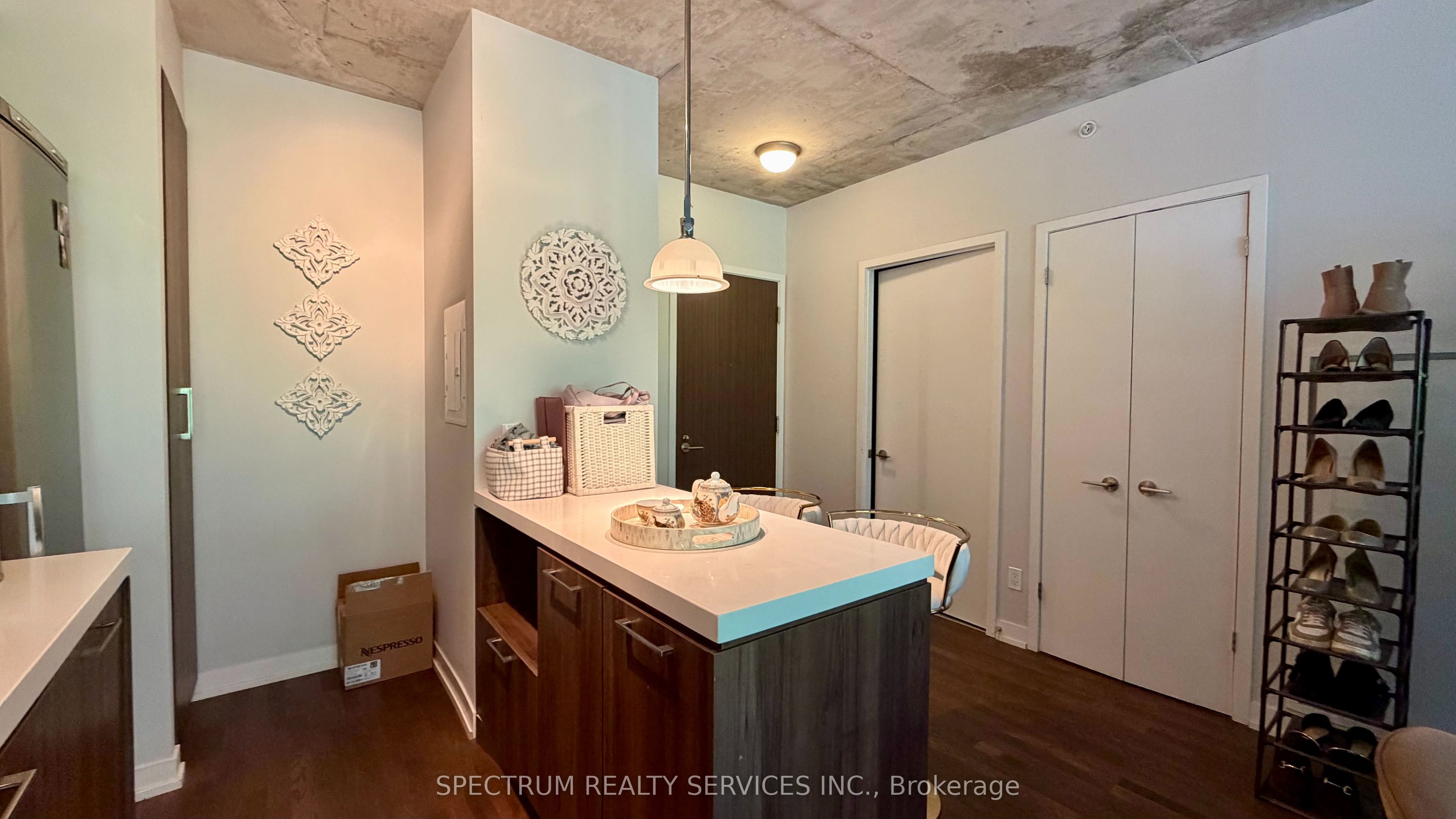 560 King Street W 201