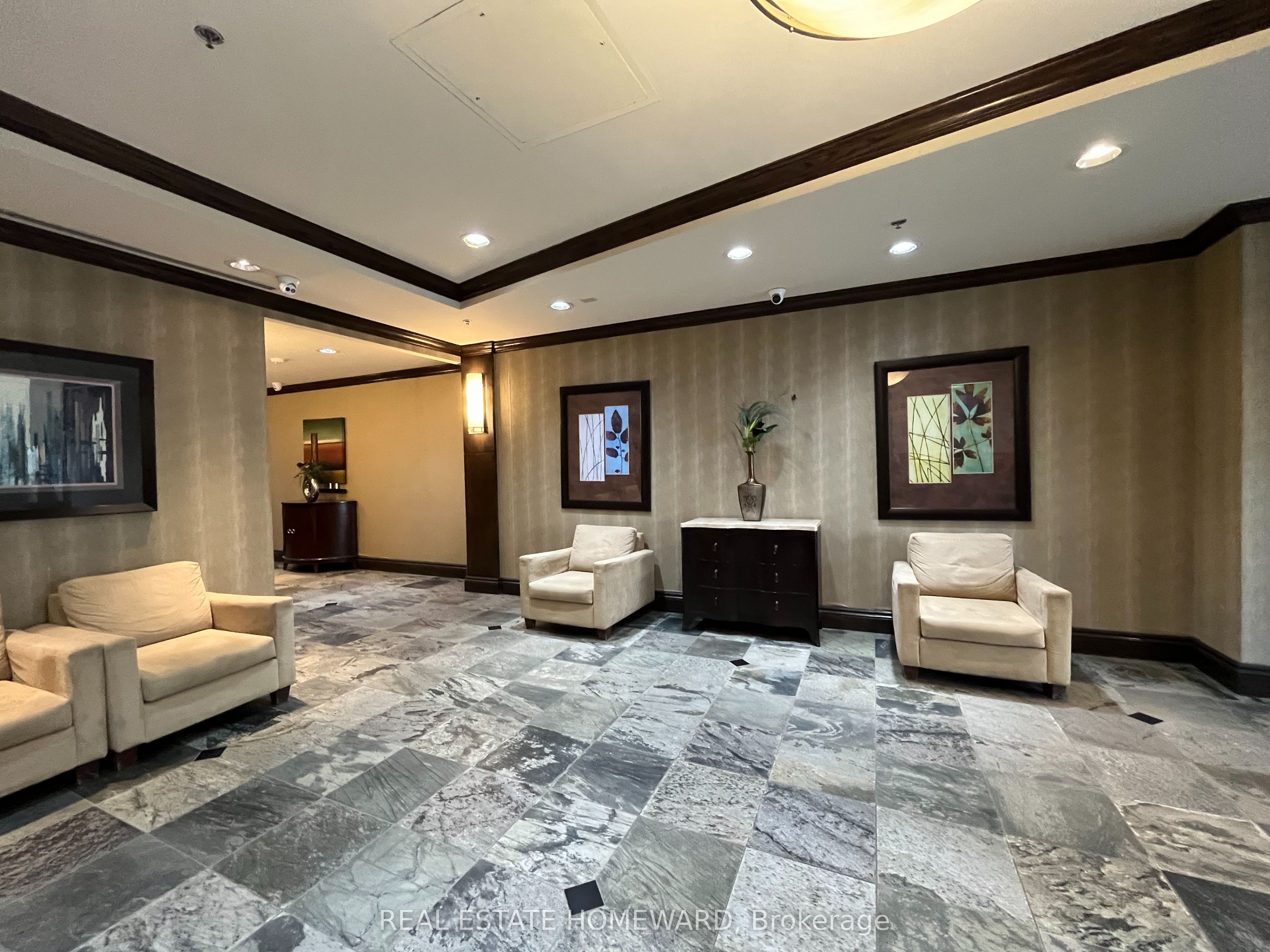 308 Palmerston Avenue 601