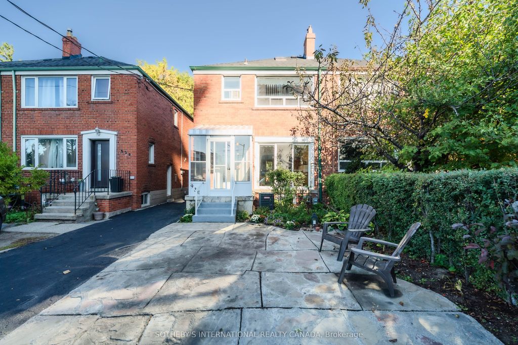 Photo of 930 Eglinton Avenue E, Toronto, ON M4G 2L3 (MLS # C12452803)