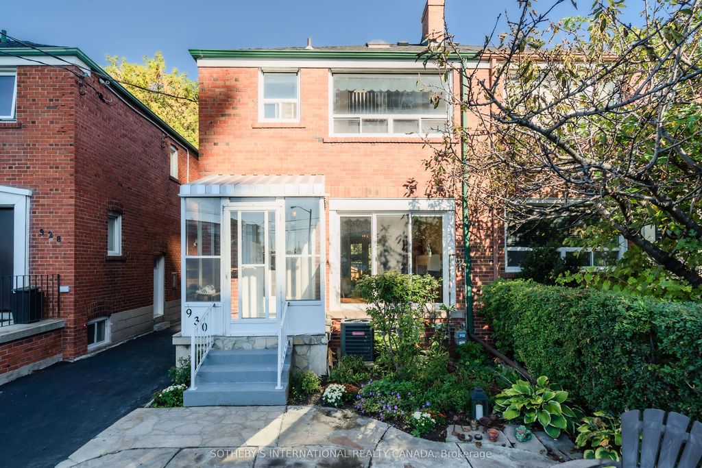 Photo of 930 Eglinton Avenue E, Toronto, ON M4G 2L3 (MLS # C12452803)
