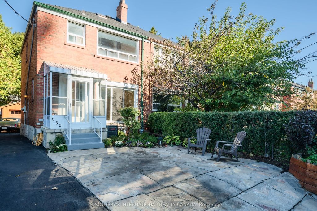 Photo of 930 Eglinton Avenue E, Toronto, ON M4G 2L3 (MLS # C12452803)
