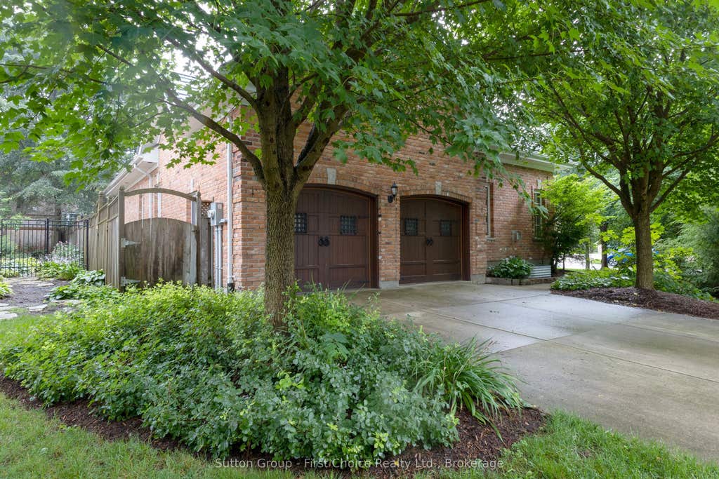 Photo of 70 Crawford Street, Stratford, ON N5A 5Y4 (MLS # X13712140)