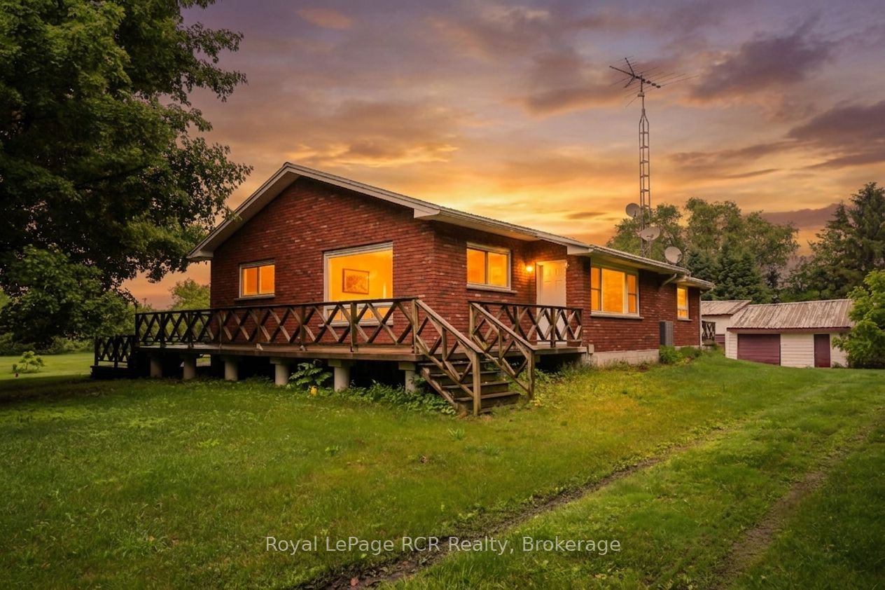 Photo 1 of 44 — 221 Queen Street, Chatham-Kent, ON N0P 1T0