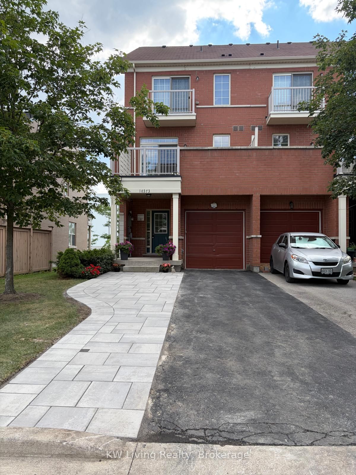 10373 Woodbine Avenue