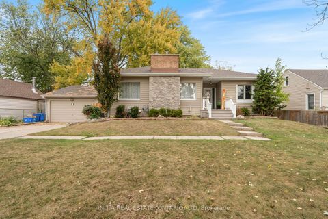 Photo of 730 TALFOURD Street, Sarnia, ON N7T 1R9 (MLS # X12470148)