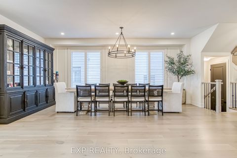 Photo of 42 Meadow Vista Crescent, East Gwillimbury, ON L9N 0T4 (MLS # N12464533)