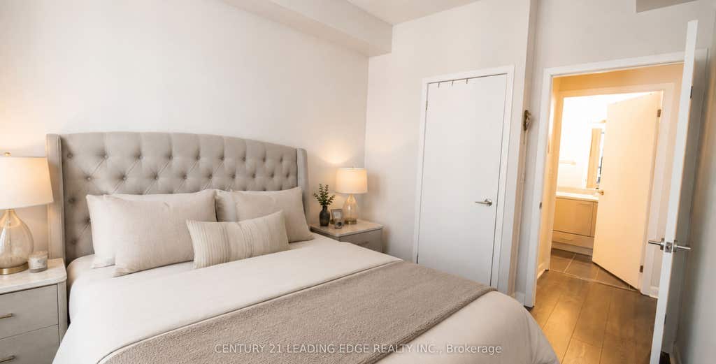 Photo of 15 BRUYERES Mews #517, Toronto, ON M5V 0A7 (MLS # C13614706)