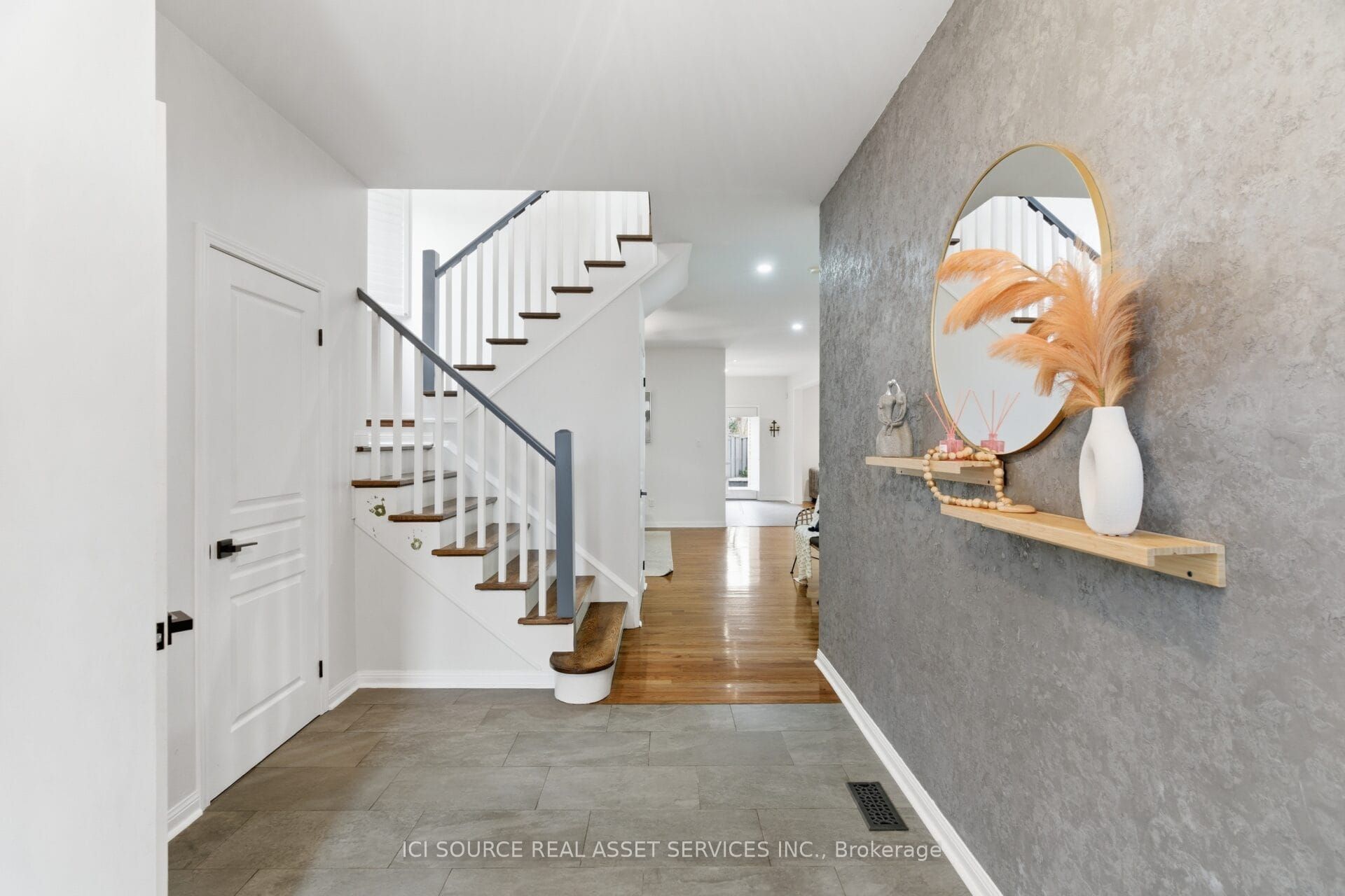 2202 Brookhaven Crescent