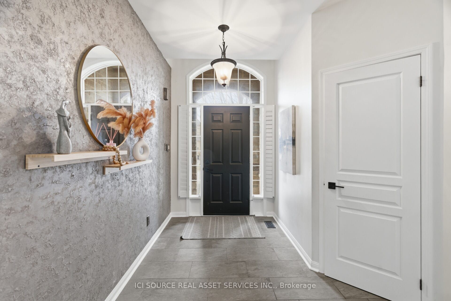 2202 Brookhaven Crescent