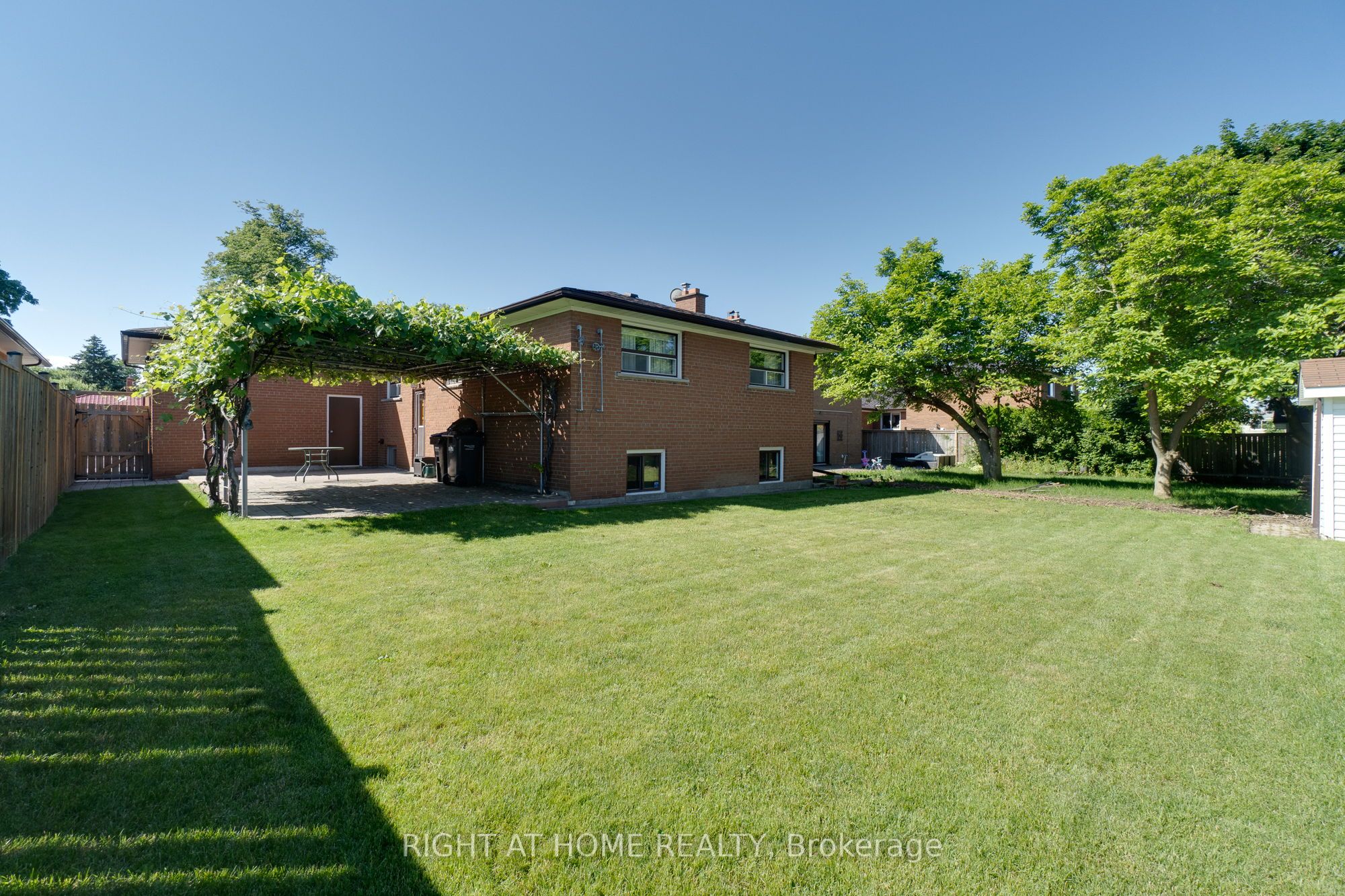 1197 Shamir Crescent